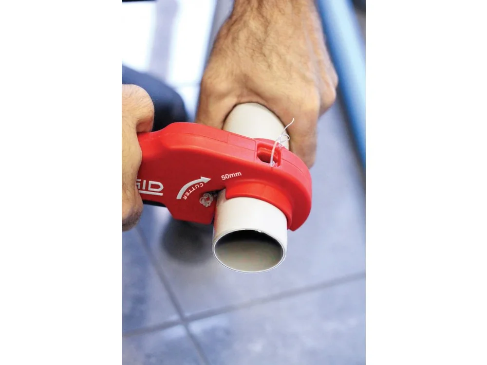 Rezačka potrubia pre centrálne vysávanie (2" - 50,8 mm) s automatickým odhranením.