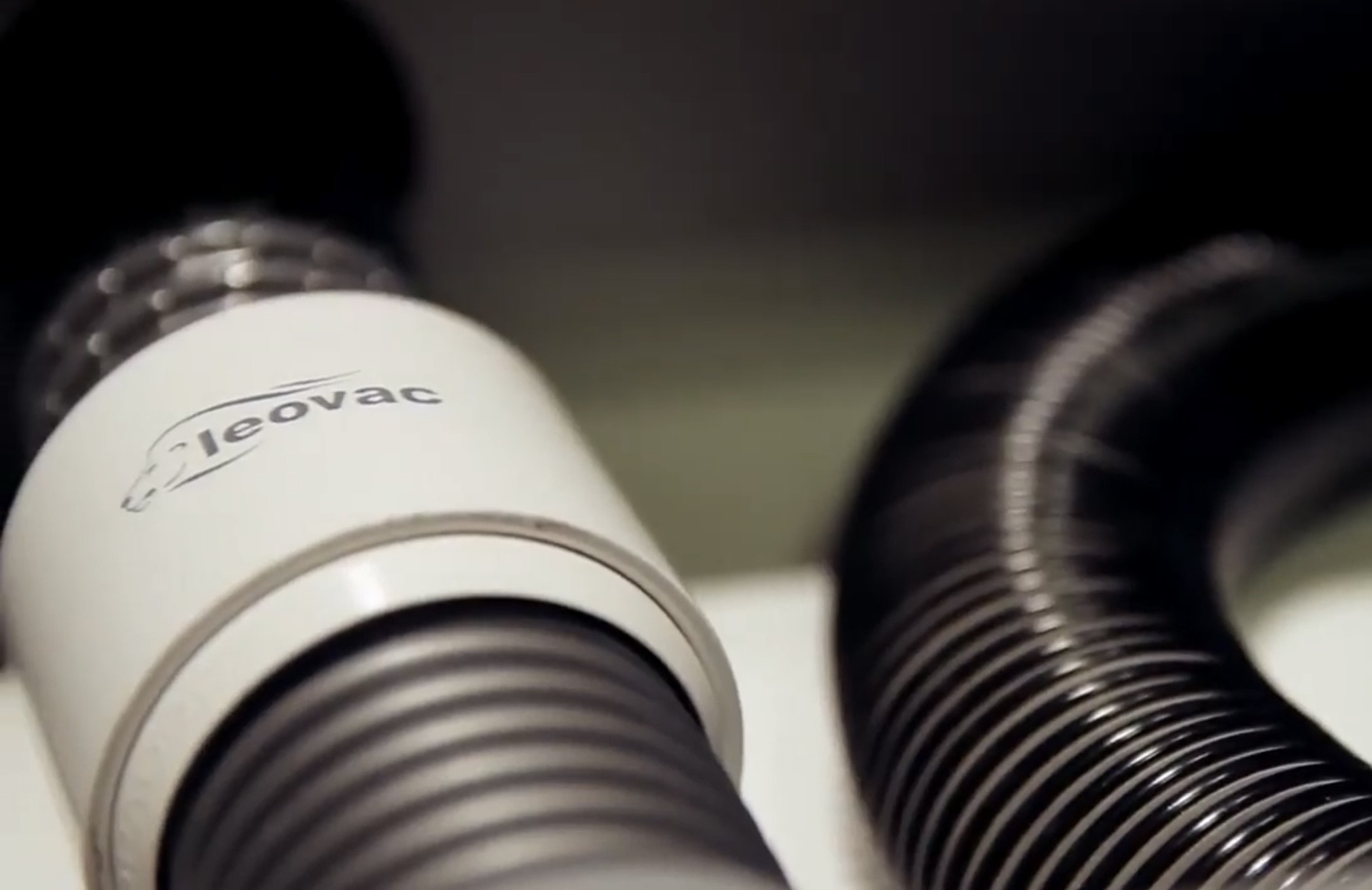 Speed ​​Leo DRAWER - Naťahovacia hadica (5 m) - pre rýchle a jednoduché upratovanie.