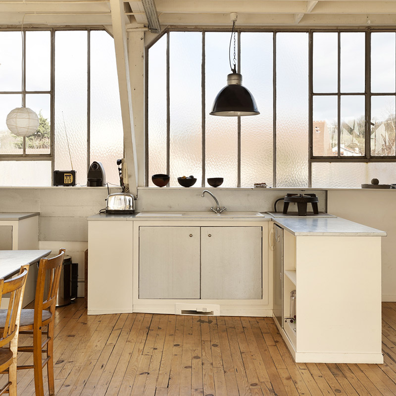 Podlahová štrbina VacPan - farba mandle - Inštalačný komplet s flexi hadicou s koncovkami. Nepriľnavý povrch.