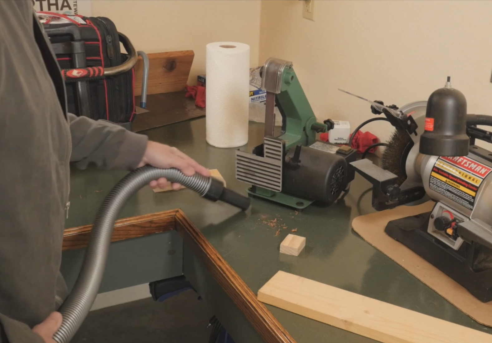 Vroom Retract Vac 12,2 m - Zasúvacia hadica do garáže určená na centrálne vysávanie.