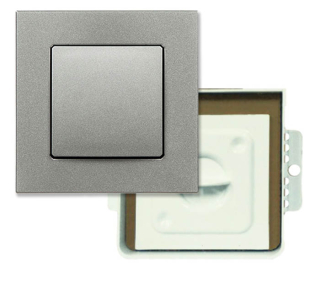 Zásuvkový komplet DECO - farba strieborná. Praxou preverený vysoko odolný a kvalitný inštalačný diel.